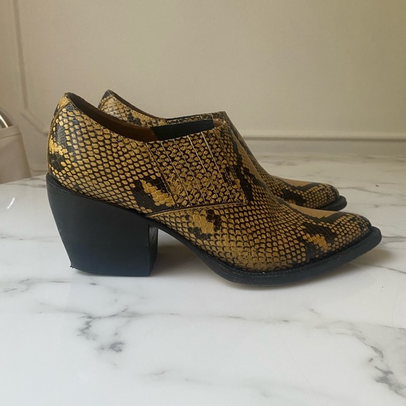 Chloe Rylee Python Print Ankle Boots- Size 8.5 - Picture 2 of 6